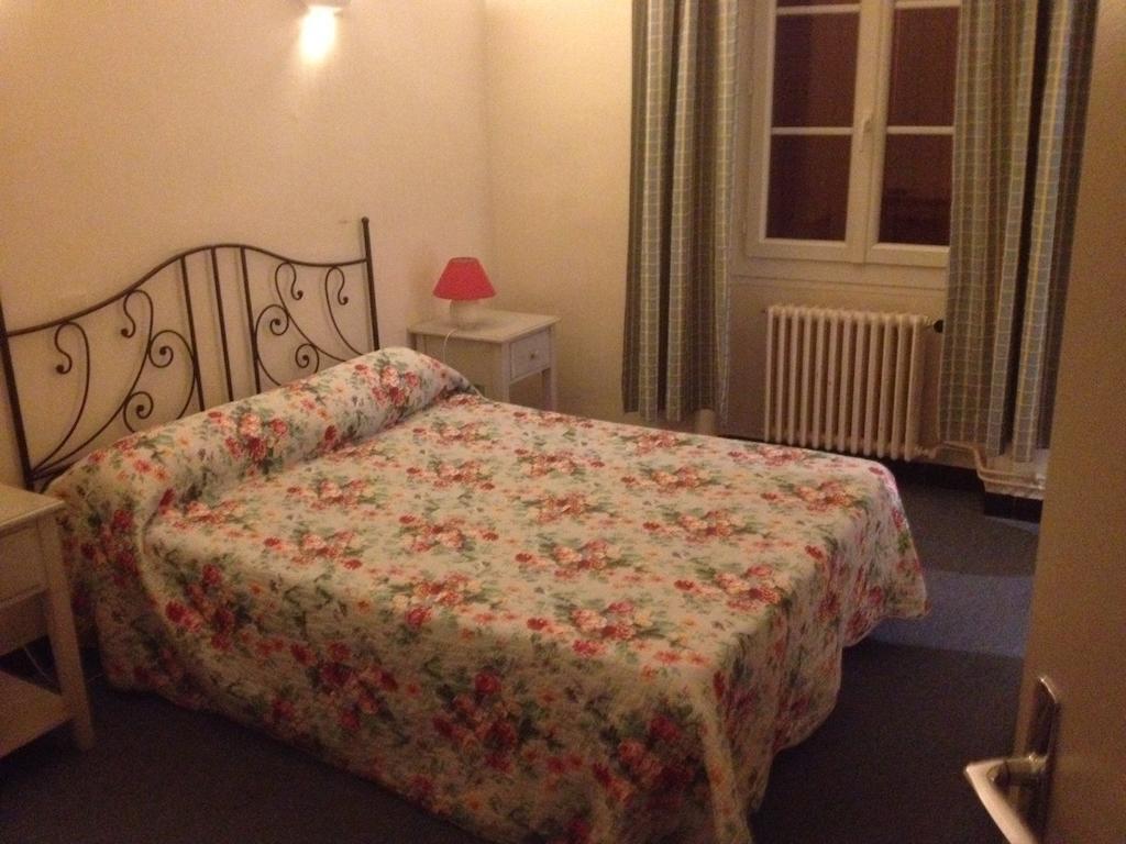 Hotel Restaurant Le Central Chateaurenard Room photo